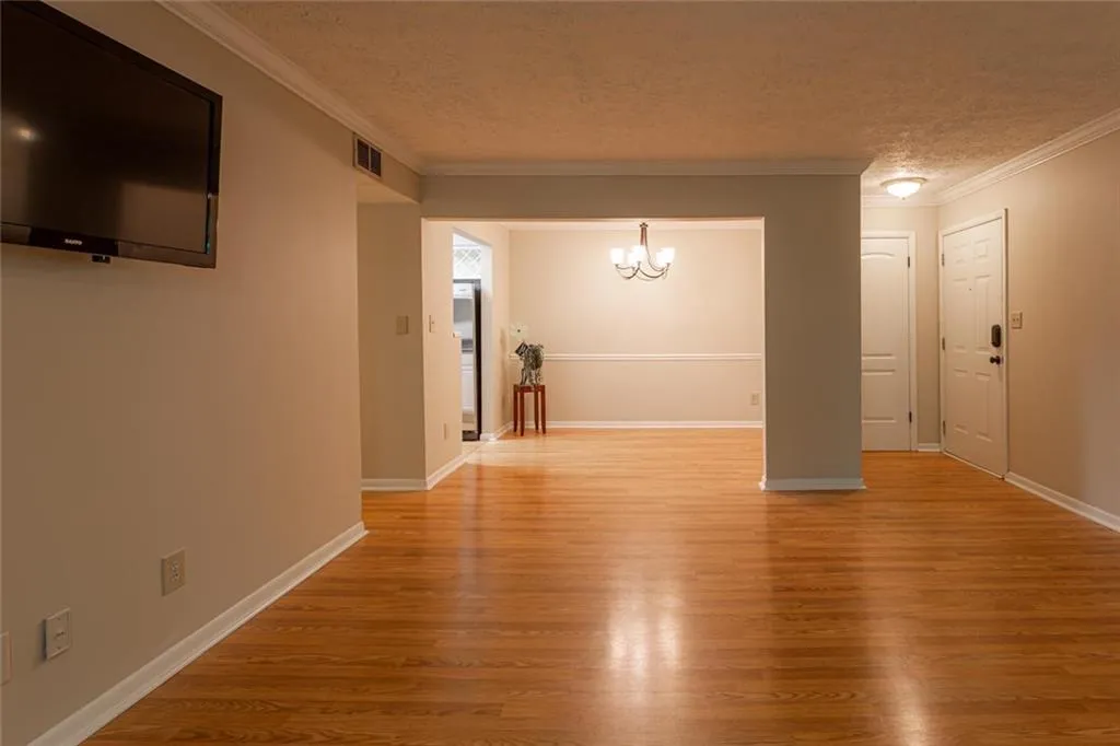 5143 Roswell Road Unit 5, Atlanta, Georgia 30342, 2 Bedrooms Bedrooms, ,1 BathroomBathrooms,Residential,Sold,5143 Roswell Road Unit 5,6717554