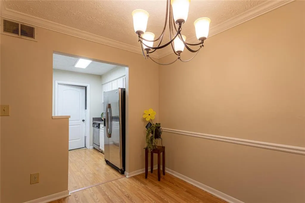 5143 Roswell Road Unit 5, Atlanta, Georgia 30342, 2 Bedrooms Bedrooms, ,1 BathroomBathrooms,Residential,Sold,5143 Roswell Road Unit 5,6717554