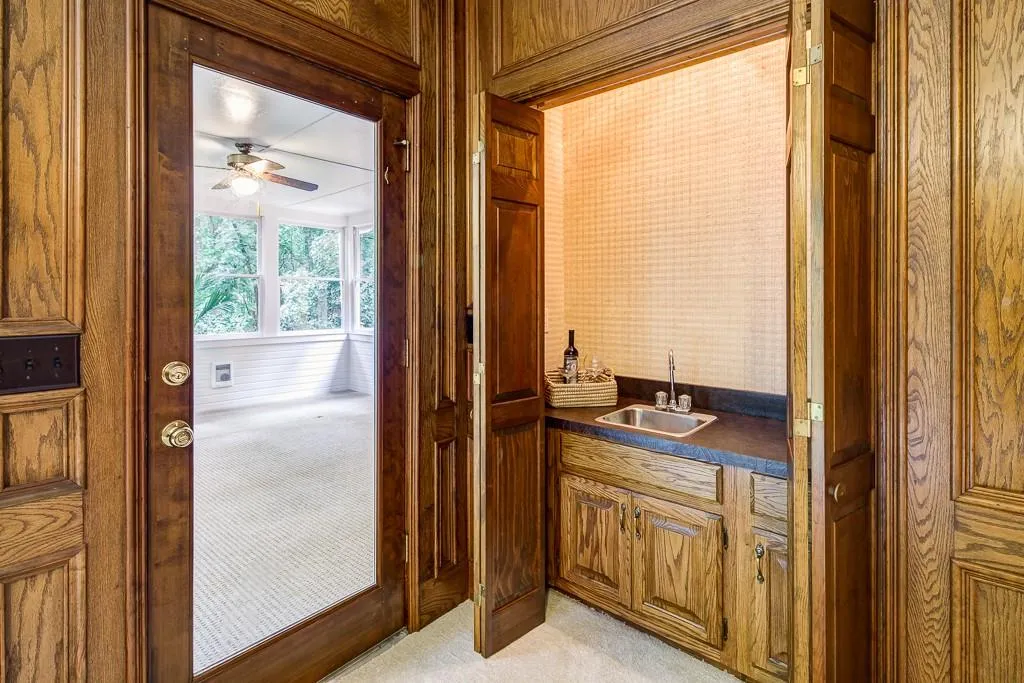 8265 Habersham Waters Road, Sandy Springs, Georgia 30350, 5 Bedrooms Bedrooms, ,4 BathroomsBathrooms,Residential,Sold,8265 Habersham Waters Road,6591935