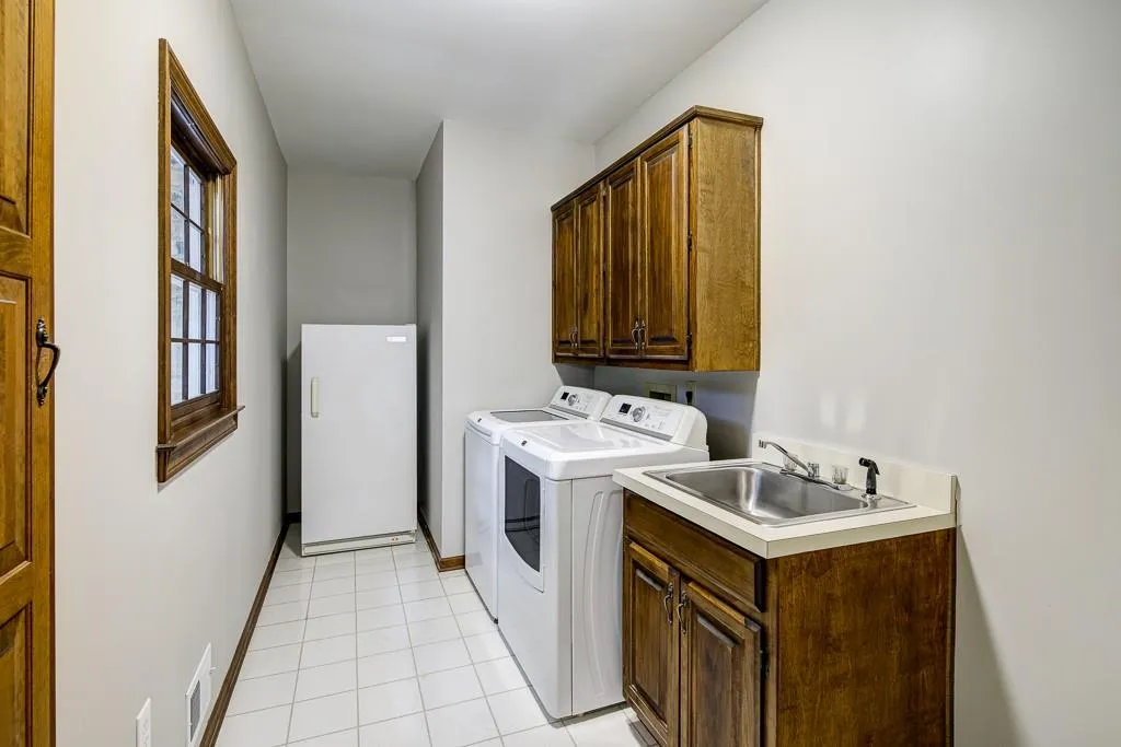 8265 Habersham Waters Road, Sandy Springs, Georgia 30350, 5 Bedrooms Bedrooms, ,4 BathroomsBathrooms,Residential,Sold,8265 Habersham Waters Road,6591935