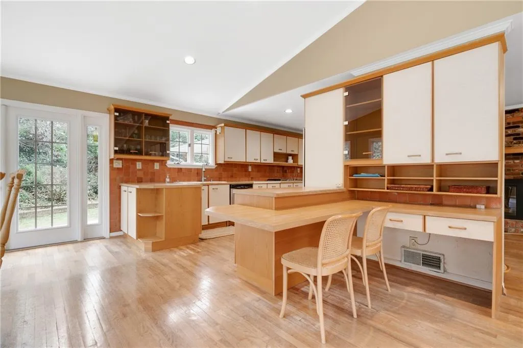 315 Amberidge Trail, Sandy Springs, Georgia 30328, 3 Bedrooms Bedrooms, ,2 BathroomsBathrooms,Residential,Sold,315 Amberidge Trail,6853998