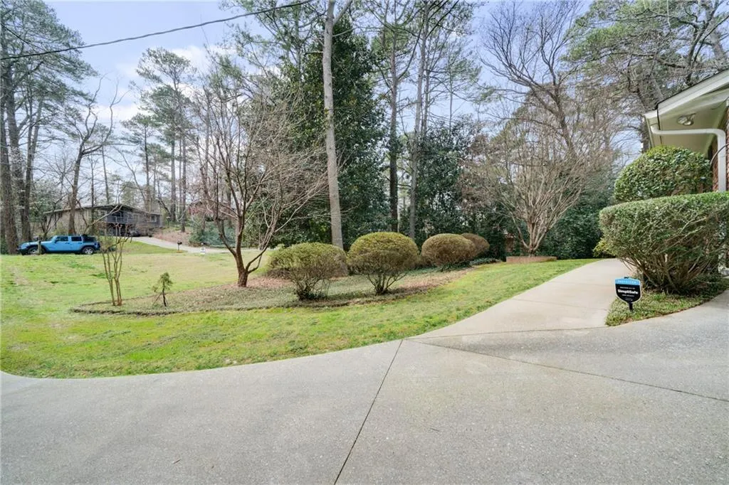 315 Amberidge Trail, Sandy Springs, Georgia 30328, 3 Bedrooms Bedrooms, ,2 BathroomsBathrooms,Residential,Sold,315 Amberidge Trail,6853998