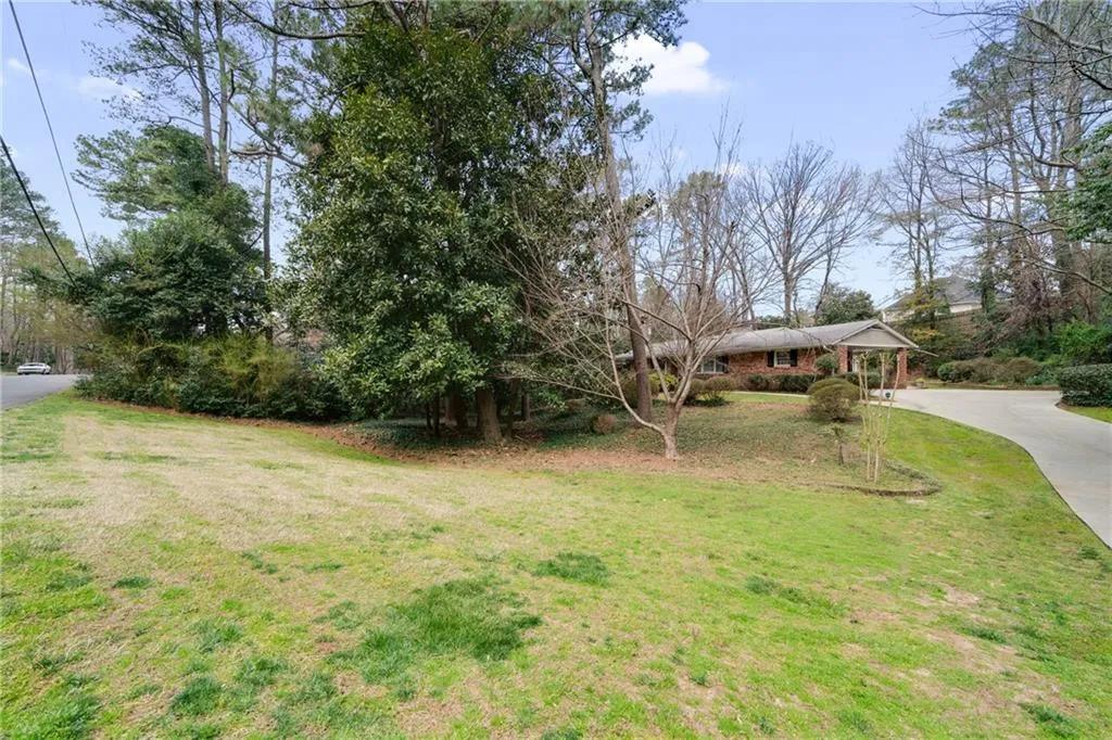 315 Amberidge Trail, Sandy Springs, Georgia 30328, 3 Bedrooms Bedrooms, ,2 BathroomsBathrooms,Residential,Sold,315 Amberidge Trail,6853998