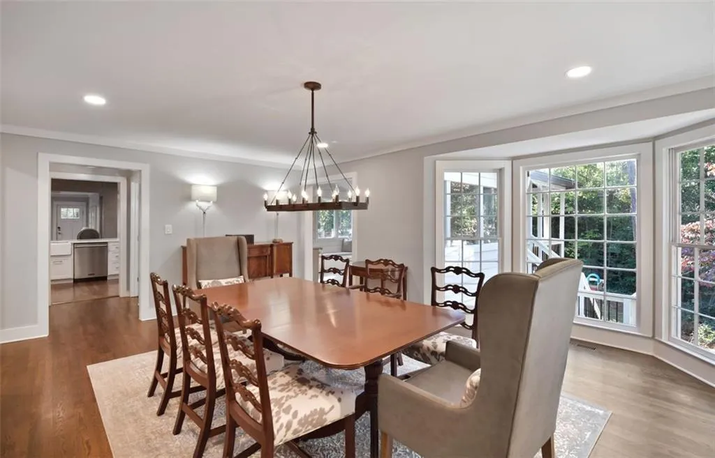 300 Amherst Court, Atlanta, Georgia 30328, 4 Bedrooms Bedrooms, ,3 BathroomsBathrooms,Residential,Sold,300 Amherst Court,6963329