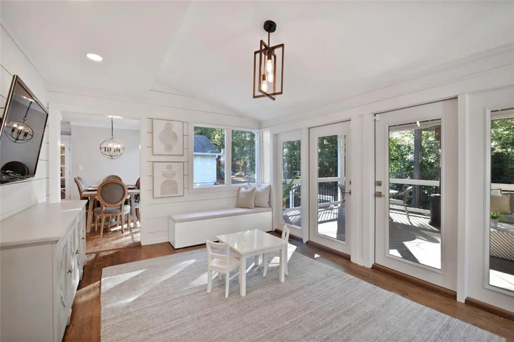 300 Amherst Court, Atlanta, Georgia 30328, 4 Bedrooms Bedrooms, ,3 BathroomsBathrooms,Residential,Sold,300 Amherst Court,6963329