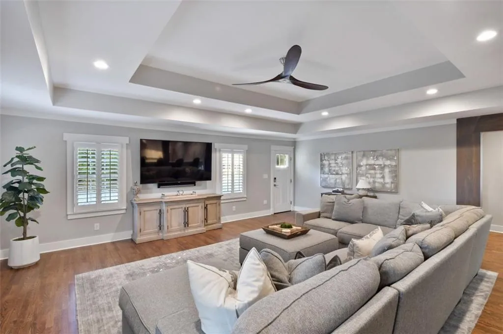 300 Amherst Court, Atlanta, Georgia 30328, 4 Bedrooms Bedrooms, ,3 BathroomsBathrooms,Residential,Sold,300 Amherst Court,6963329