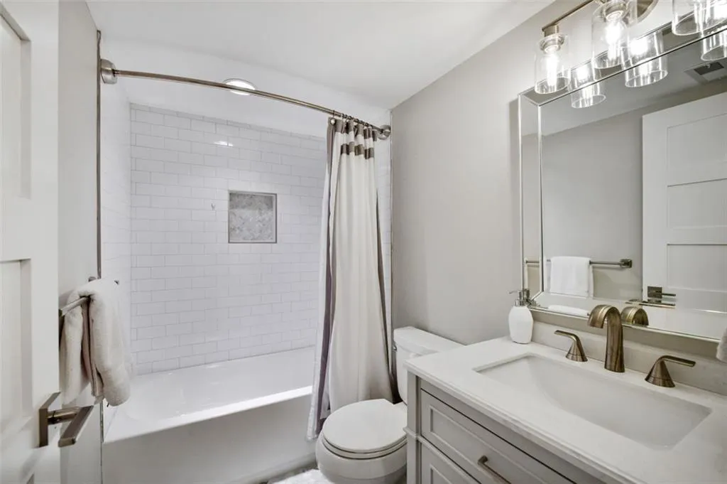 300 Amherst Court, Atlanta, Georgia 30328, 4 Bedrooms Bedrooms, ,3 BathroomsBathrooms,Residential,Sold,300 Amherst Court,6963329