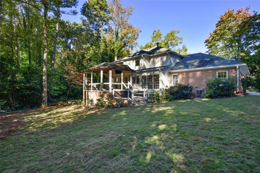 300 Amherst Court, Atlanta, Georgia 30328, 4 Bedrooms Bedrooms, ,3 BathroomsBathrooms,Residential,Sold,300 Amherst Court,6963329