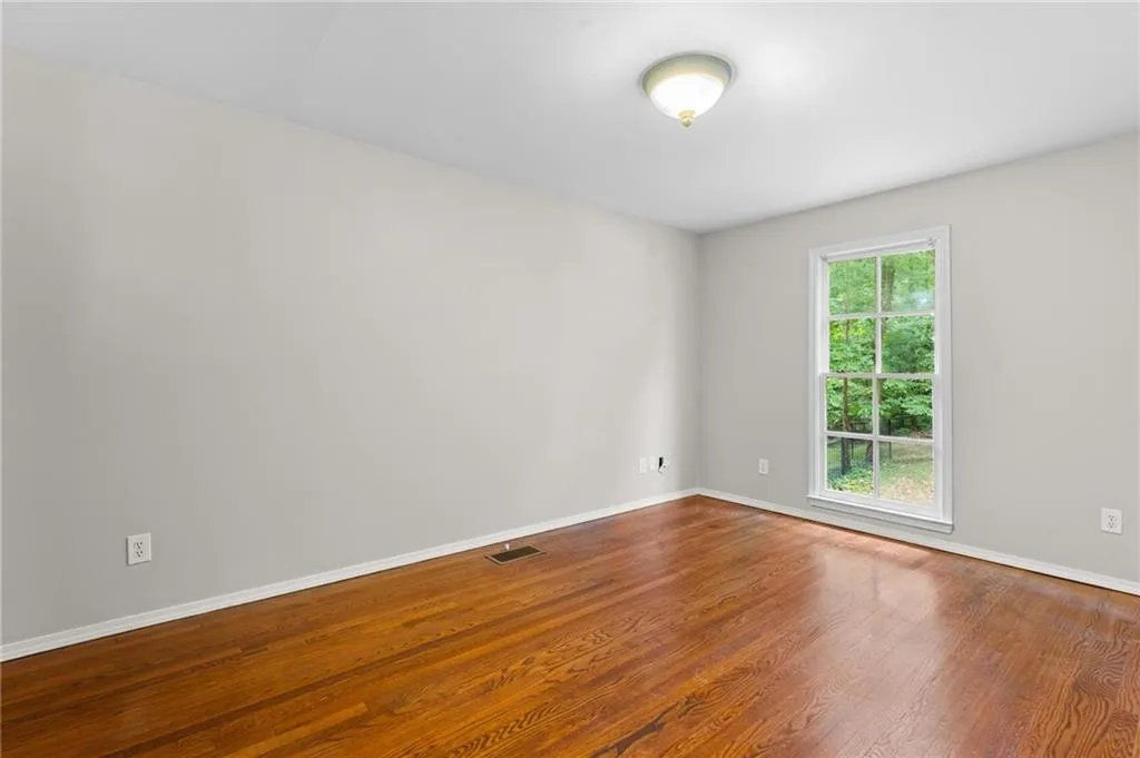 Guest house has 2 good sized bedrooms.