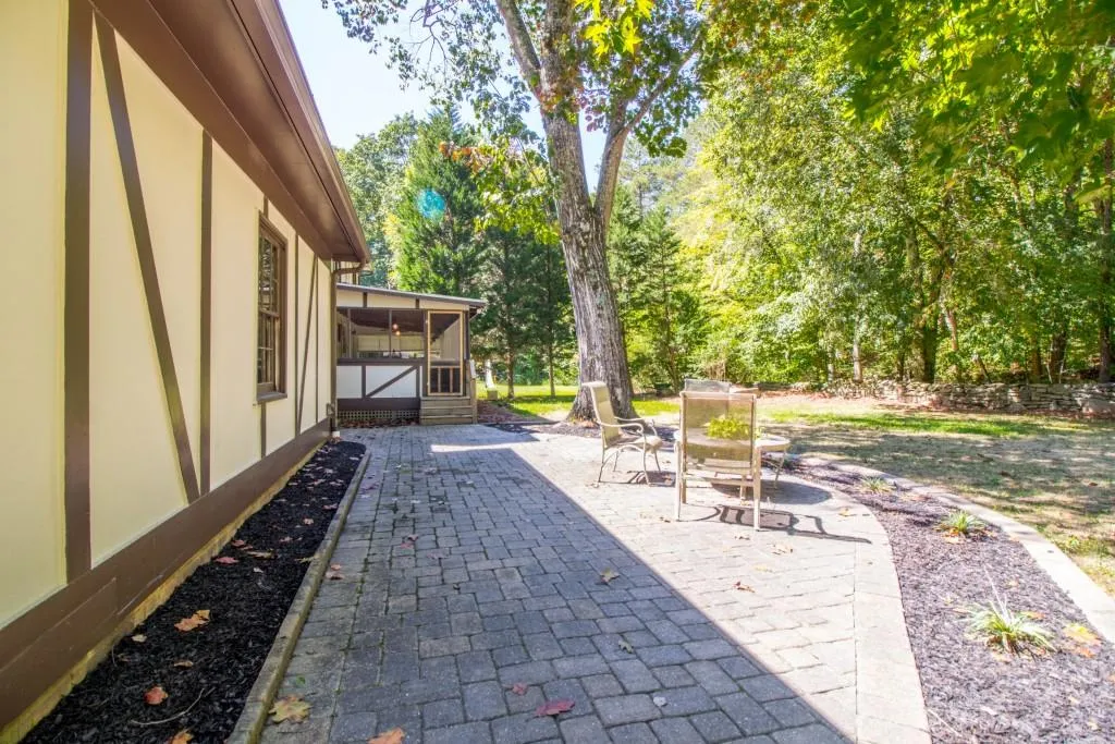 135 N Mill Road, Sandy Springs, Georgia 30328, 4 Bedrooms Bedrooms, ,3 BathroomsBathrooms,Residential,Sold,135 N Mill Road,5757501