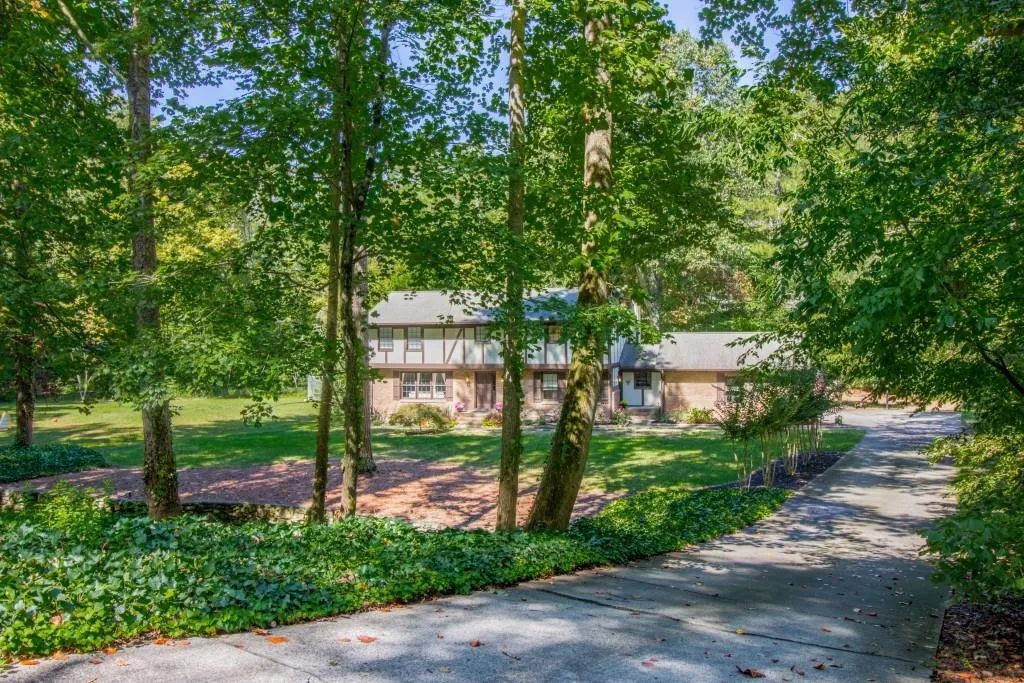 135 N Mill Road, Sandy Springs, Georgia 30328, 4 Bedrooms Bedrooms, ,3 BathroomsBathrooms,Residential,Sold,135 N Mill Road,5757501