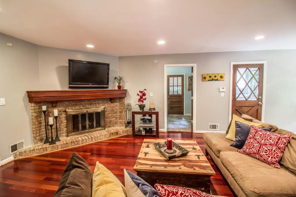 135 N Mill Road, Sandy Springs, Georgia 30328, 4 Bedrooms Bedrooms, ,3 BathroomsBathrooms,Residential,Sold,135 N Mill Road,5757501