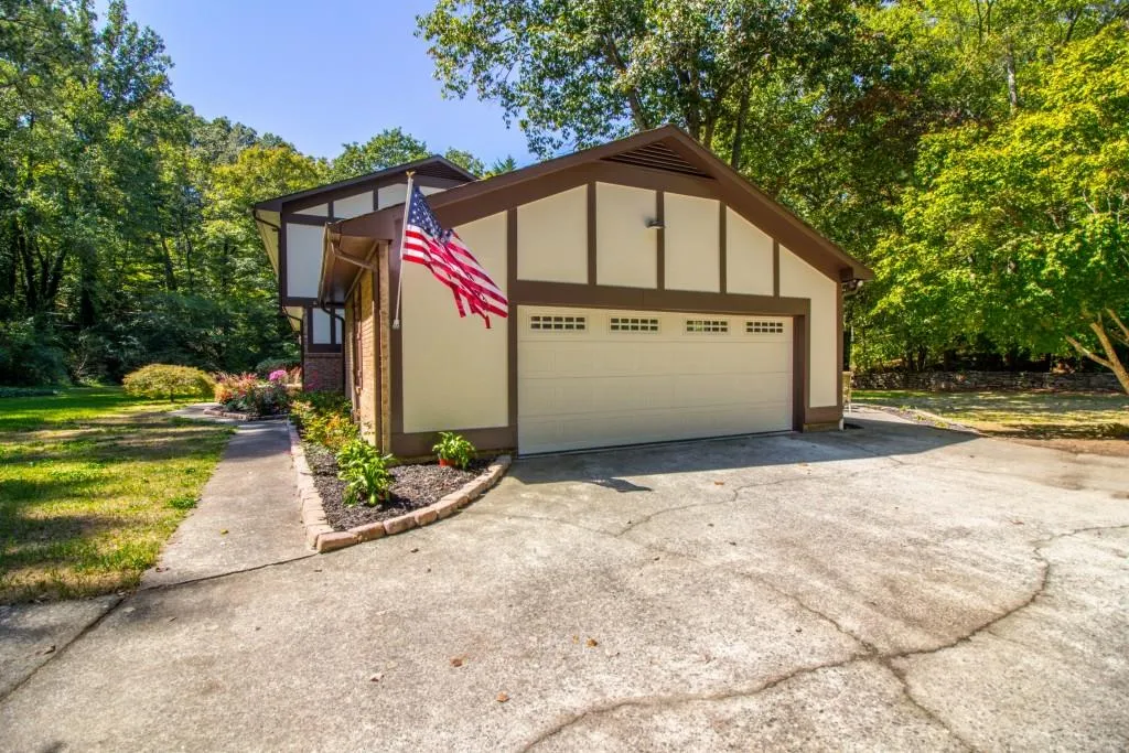135 N Mill Road, Sandy Springs, Georgia 30328, 4 Bedrooms Bedrooms, ,3 BathroomsBathrooms,Residential,Sold,135 N Mill Road,5757501