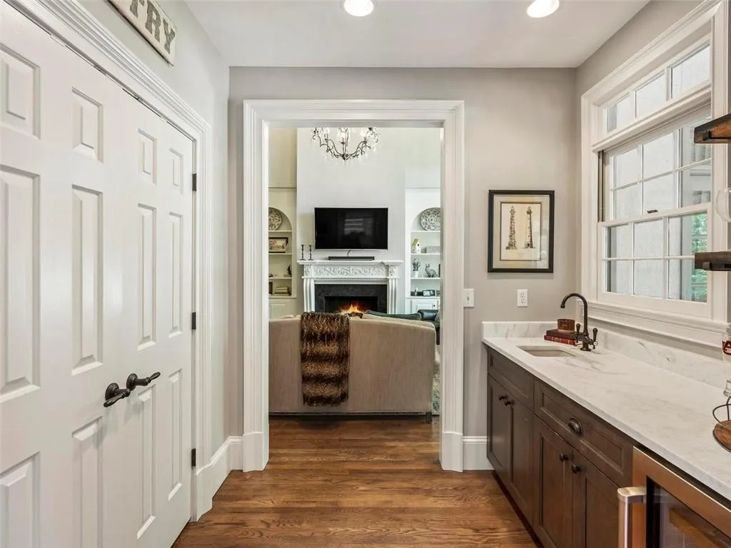 2 Powers Chase Circle, Atlanta, Georgia 30327, 6 Bedrooms Bedrooms, ,5 BathroomsBathrooms,Residential,Sold,2 Powers Chase Circle,6725820