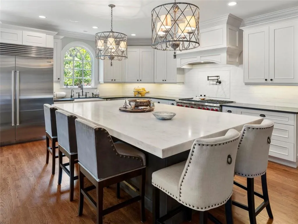 2 Powers Chase Circle, Atlanta, Georgia 30327, 6 Bedrooms Bedrooms, ,5 BathroomsBathrooms,Residential,Sold,2 Powers Chase Circle,6725820