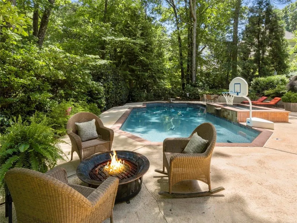 2 Powers Chase Circle, Atlanta, Georgia 30327, 6 Bedrooms Bedrooms, ,5 BathroomsBathrooms,Residential,Sold,2 Powers Chase Circle,6725820