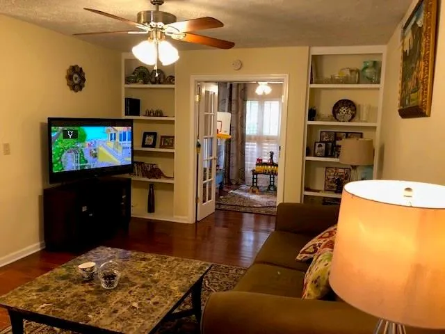 5135 Roswell Road Unit 02, Atlanta, Georgia 30342, 2 Bedrooms Bedrooms, ,2 BathroomsBathrooms,Residential,Sold,5135 Roswell Road Unit 02,6001094