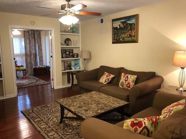 5135 Roswell Road Unit 02, Atlanta, Georgia 30342, 2 Bedrooms Bedrooms, ,2 BathroomsBathrooms,Residential,Sold,5135 Roswell Road Unit 02,6001094