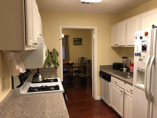5135 Roswell Road Unit 02, Atlanta, Georgia 30342, 2 Bedrooms Bedrooms, ,2 BathroomsBathrooms,Residential,Sold,5135 Roswell Road Unit 02,6001094