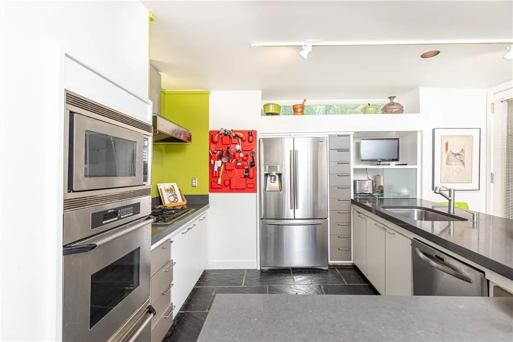 4547 Harris Trail Nw, Atlanta, Georgia 30327, 4 Bedrooms Bedrooms, ,3 BathroomsBathrooms,Residential,Sold,4547 Harris Trail Nw,7397522