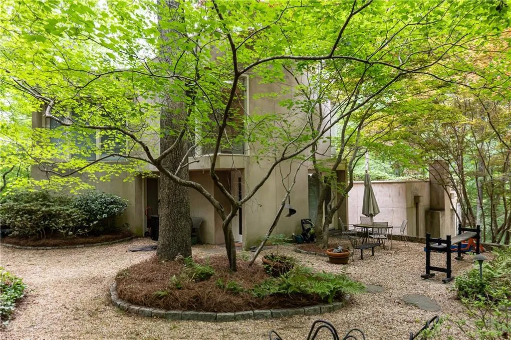 4547 Harris Trail Nw, Atlanta, Georgia 30327, 4 Bedrooms Bedrooms, ,3 BathroomsBathrooms,Residential,Sold,4547 Harris Trail Nw,7397522