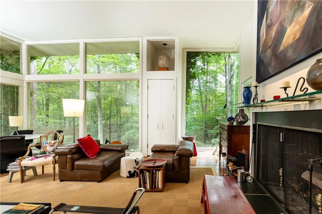 4547 Harris Trail Nw, Atlanta, Georgia 30327, 4 Bedrooms Bedrooms, ,3 BathroomsBathrooms,Residential,Sold,4547 Harris Trail Nw,7397522