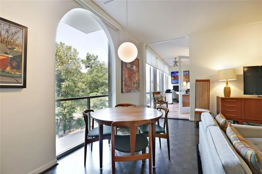 130 26th Street Nw Unit 301, Atlanta, Georgia 30309, 2 Bedrooms Bedrooms, ,1 BathroomBathrooms,Residential,Sold,130 26th Street Nw Unit 301,5883776