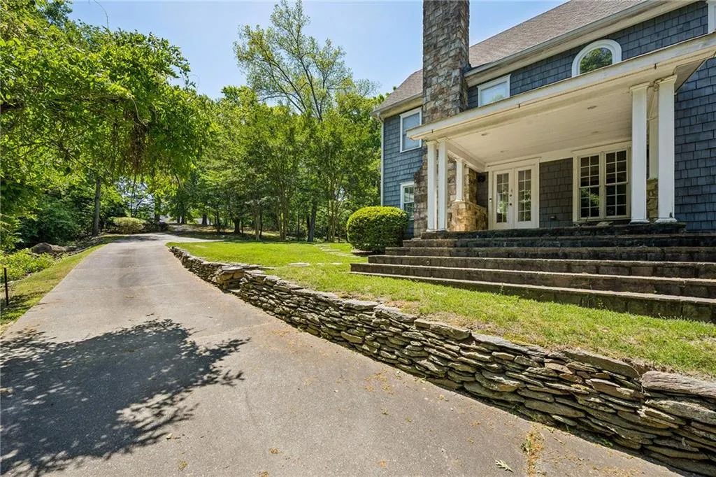 5280 Riverview Road, Atlanta, Georgia 30327, 5 Bedrooms Bedrooms, ,3 BathroomsBathrooms,Land,For Sale,5280 Riverview Road,7758673