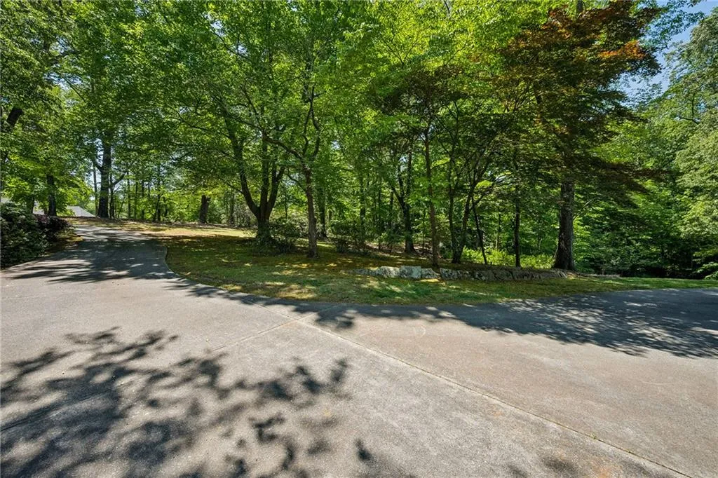 5280 Riverview Road, Atlanta, Georgia 30327, 5 Bedrooms Bedrooms, ,3 BathroomsBathrooms,Land,For Sale,5280 Riverview Road,7758673