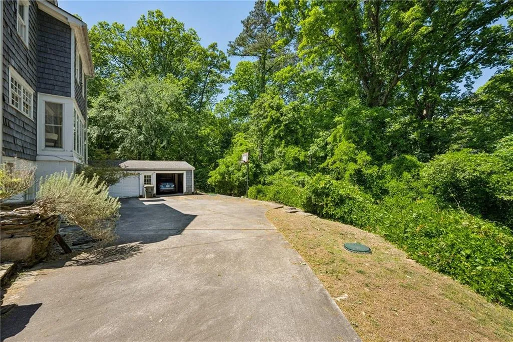 5280 Riverview Road, Atlanta, Georgia 30327, 5 Bedrooms Bedrooms, ,3 BathroomsBathrooms,Land,For Sale,5280 Riverview Road,7758673