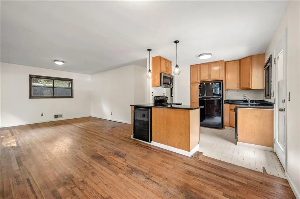 1146 Palafox Dr, Atlanta, Georgia 30324, 3 Bedrooms Bedrooms, ,1 BathroomBathrooms,Residential,For Sale,1146 Palafox Dr,7635339