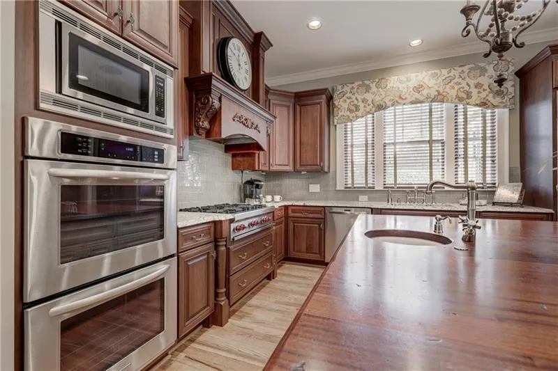 960 Fenimore Circle, Sandy Springs, Georgia 30350, 5 Bedrooms Bedrooms, ,6 BathroomsBathrooms,Residential,Sold,960 Fenimore Circle,6723842