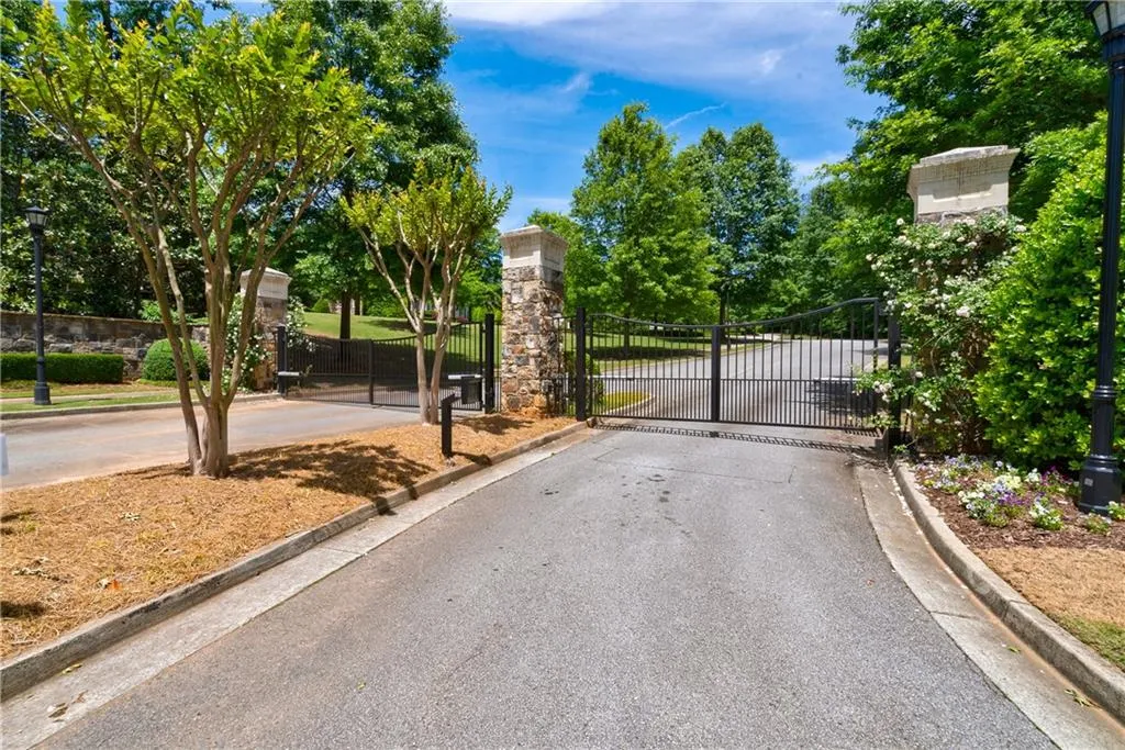 960 Fenimore Circle, Sandy Springs, Georgia 30350, 5 Bedrooms Bedrooms, ,6 BathroomsBathrooms,Residential,Sold,960 Fenimore Circle,6723842