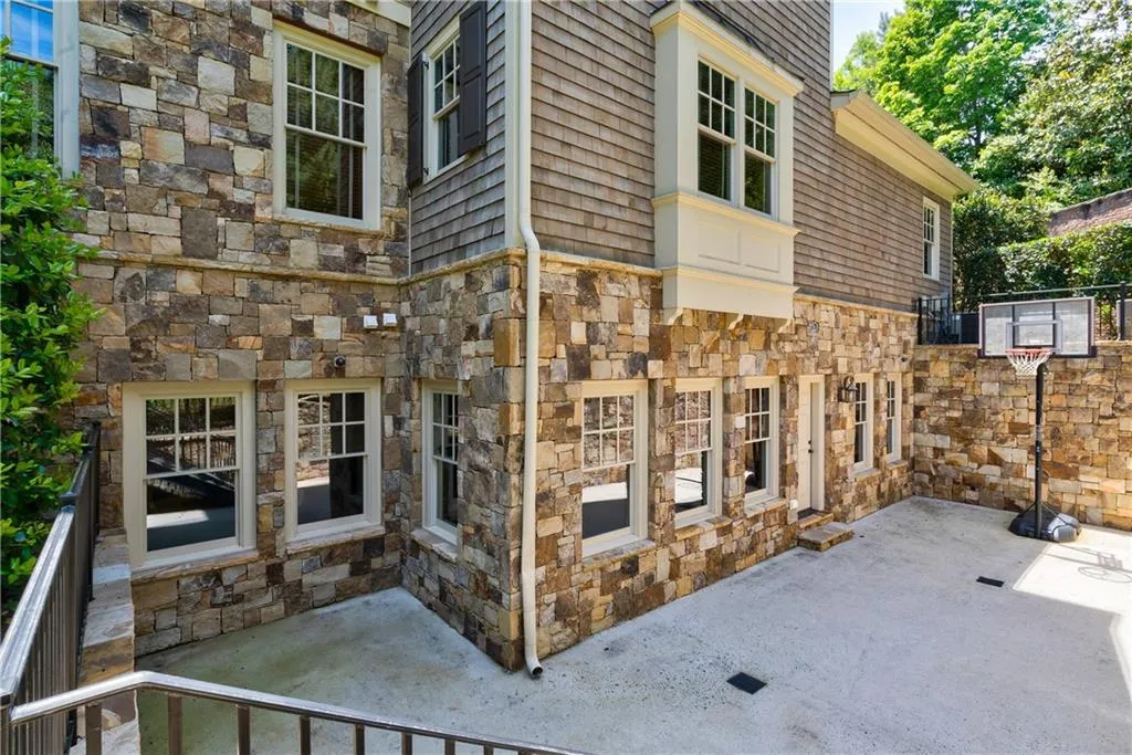 960 Fenimore Circle, Sandy Springs, Georgia 30350, 5 Bedrooms Bedrooms, ,6 BathroomsBathrooms,Residential,Sold,960 Fenimore Circle,6723842