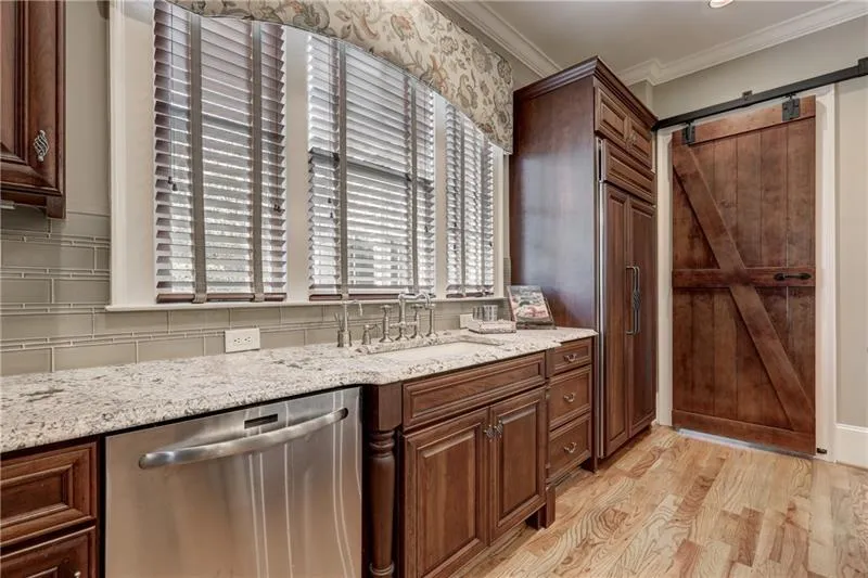 960 Fenimore Circle, Sandy Springs, Georgia 30350, 5 Bedrooms Bedrooms, ,6 BathroomsBathrooms,Residential,Sold,960 Fenimore Circle,6723842