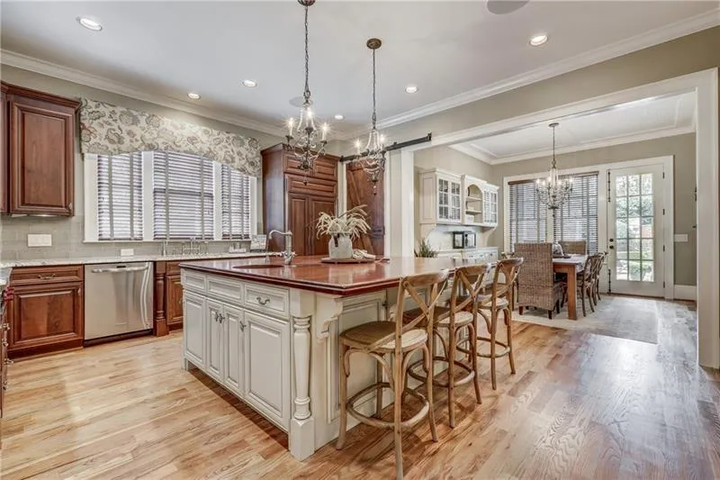 960 Fenimore Circle, Sandy Springs, Georgia 30350, 5 Bedrooms Bedrooms, ,6 BathroomsBathrooms,Residential,Sold,960 Fenimore Circle,6723842
