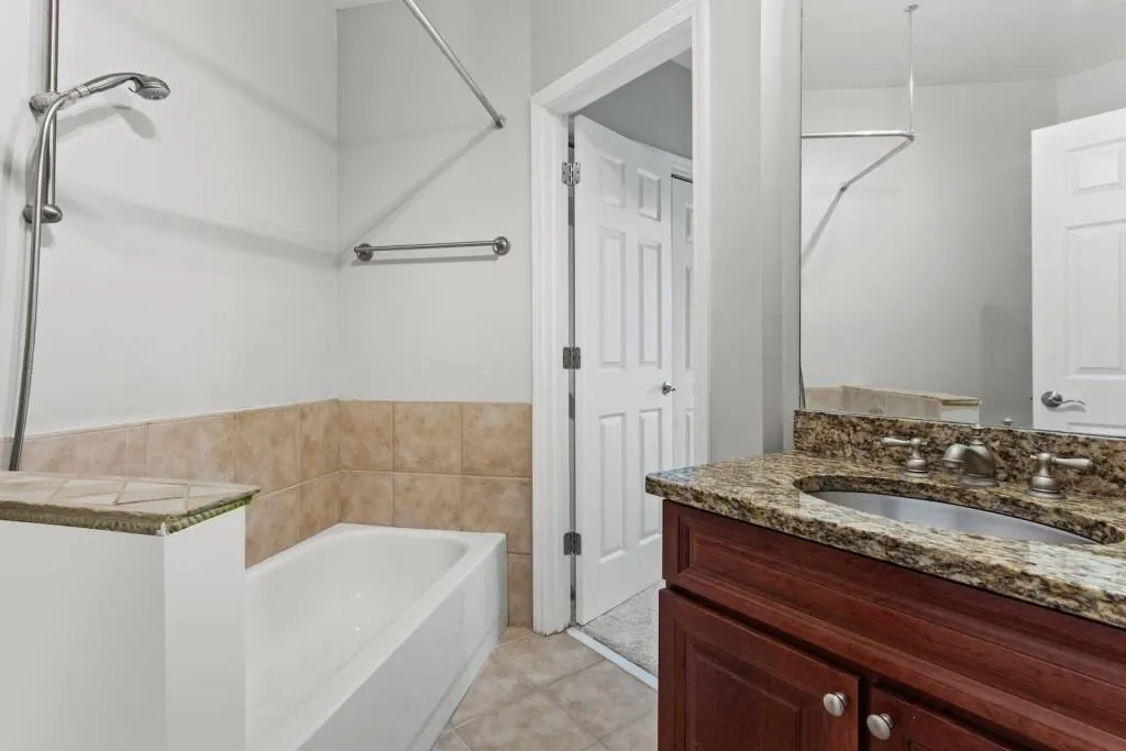 2479 Peachtree Road Unit 101, Atlanta, Georgia 30324, 2 Bedrooms Bedrooms, ,2 BathroomsBathrooms,Residential,For Sale,2479 Peachtree Road Unit 101,7509560