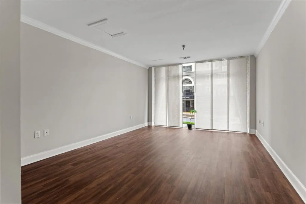 2479 Peachtree Road Unit 101, Atlanta, Georgia 30324, 2 Bedrooms Bedrooms, ,2 BathroomsBathrooms,Residential,For Sale,2479 Peachtree Road Unit 101,7509560