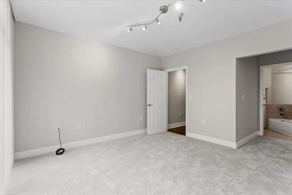 2479 Peachtree Road Unit 101, Atlanta, Georgia 30324, 2 Bedrooms Bedrooms, ,2 BathroomsBathrooms,Residential,For Sale,2479 Peachtree Road Unit 101,7509560
