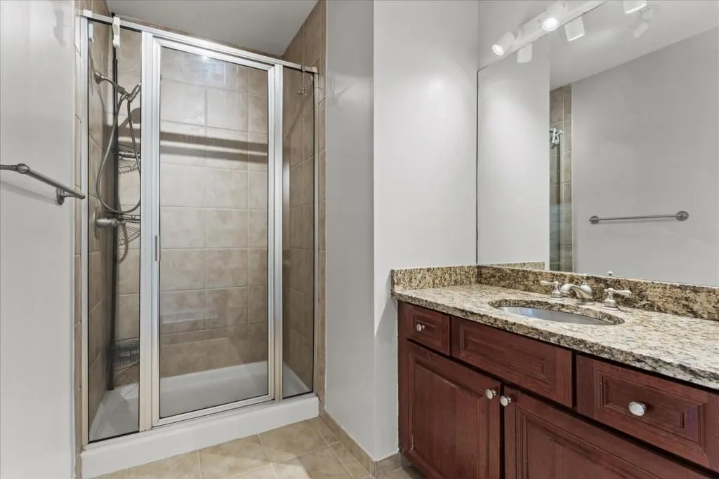 2479 Peachtree Road Unit 101, Atlanta, Georgia 30324, 2 Bedrooms Bedrooms, ,2 BathroomsBathrooms,Residential,For Sale,2479 Peachtree Road Unit 101,7509560