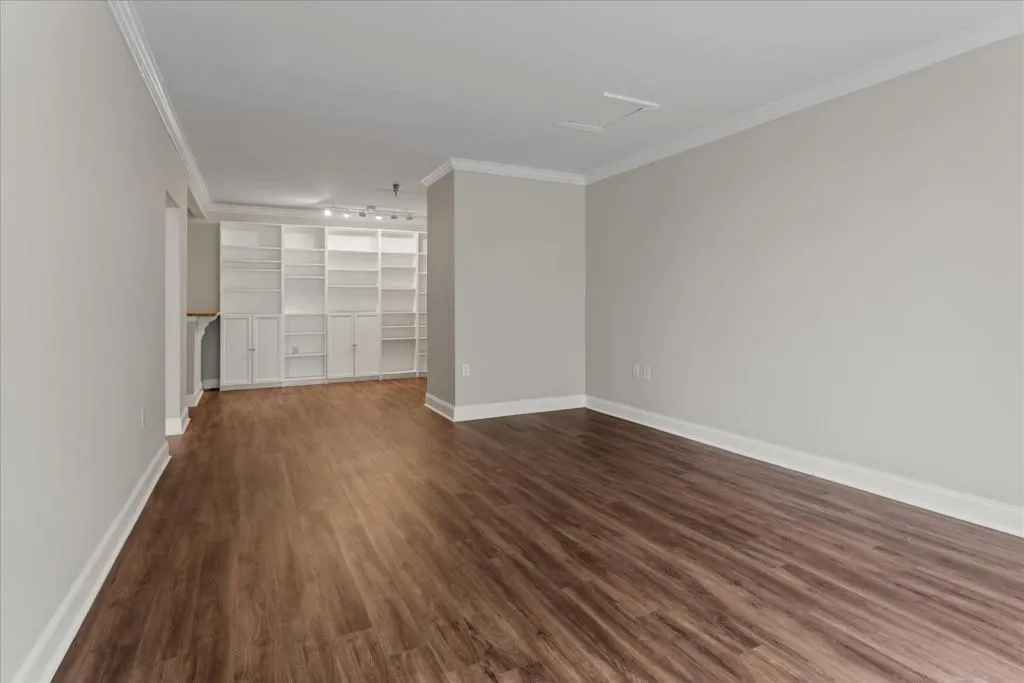 2479 Peachtree Road Unit 101, Atlanta, Georgia 30324, 2 Bedrooms Bedrooms, ,2 BathroomsBathrooms,Residential,For Sale,2479 Peachtree Road Unit 101,7509560