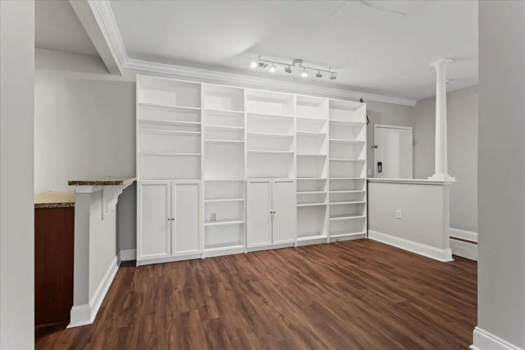 2479 Peachtree Road Unit 101, Atlanta, Georgia 30324, 2 Bedrooms Bedrooms, ,2 BathroomsBathrooms,Residential,For Sale,2479 Peachtree Road Unit 101,7509560