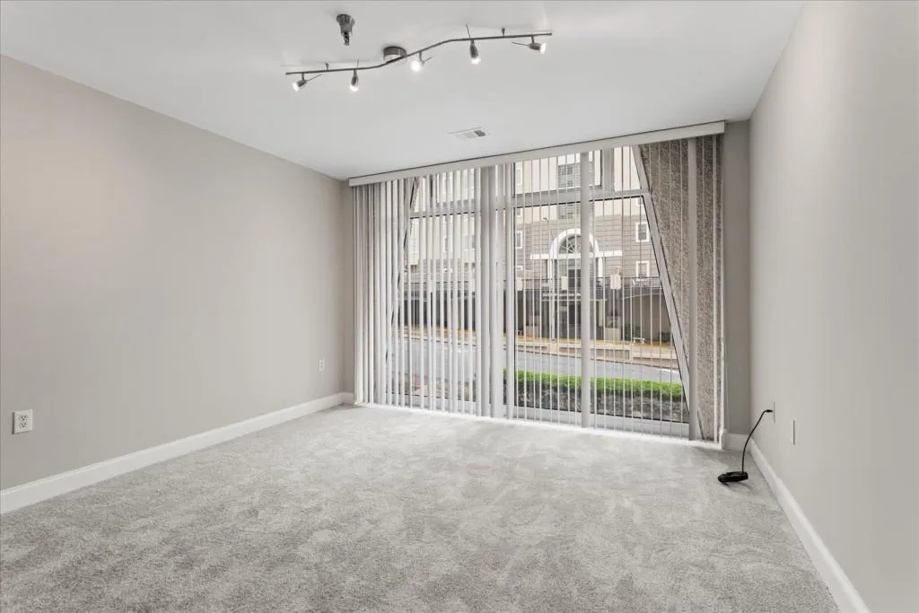 2479 Peachtree Road Unit 101, Atlanta, Georgia 30324, 2 Bedrooms Bedrooms, ,2 BathroomsBathrooms,Residential,For Sale,2479 Peachtree Road Unit 101,7509560