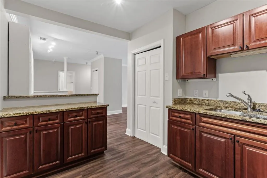 2479 Peachtree Road Unit 101, Atlanta, Georgia 30324, 2 Bedrooms Bedrooms, ,2 BathroomsBathrooms,Residential,For Sale,2479 Peachtree Road Unit 101,7509560