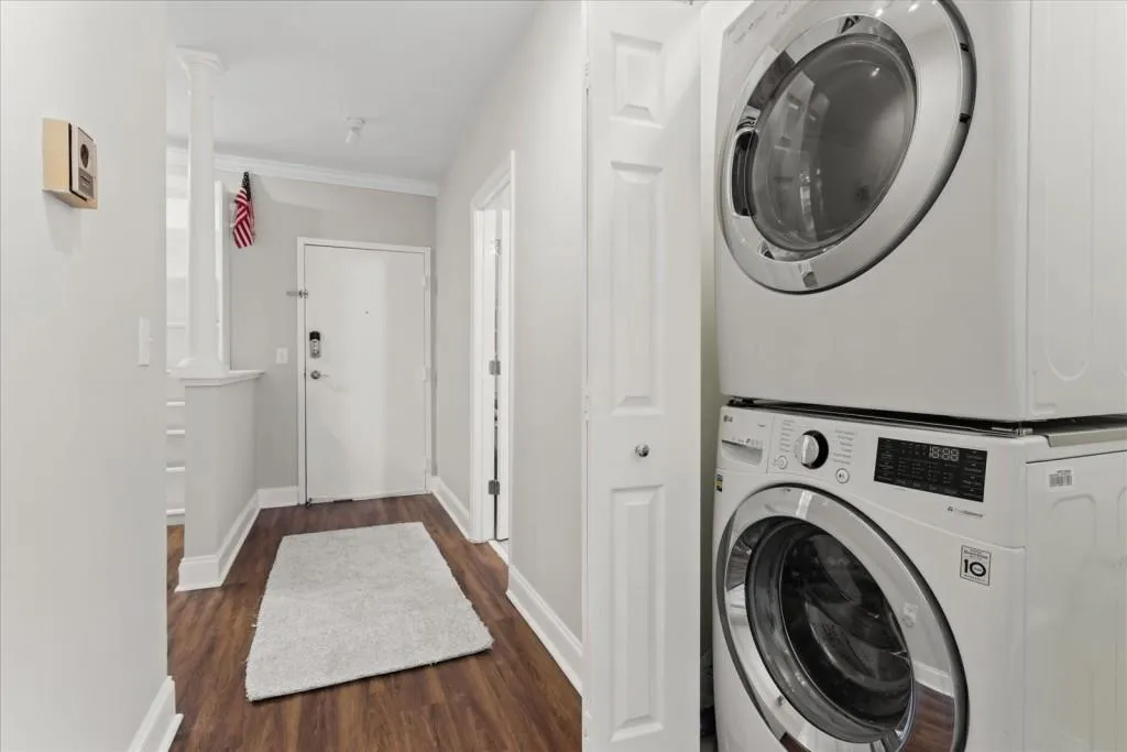 2479 Peachtree Road Unit 101, Atlanta, Georgia 30324, 2 Bedrooms Bedrooms, ,2 BathroomsBathrooms,Residential,For Sale,2479 Peachtree Road Unit 101,7509560