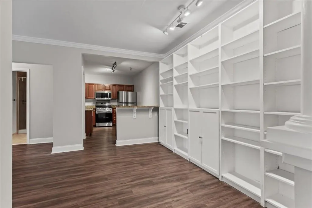 2479 Peachtree Road Unit 101, Atlanta, Georgia 30324, 2 Bedrooms Bedrooms, ,2 BathroomsBathrooms,Residential,For Sale,2479 Peachtree Road Unit 101,7509560