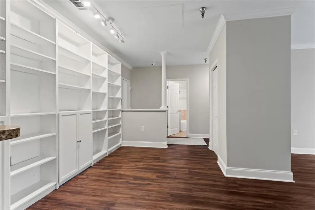 2479 Peachtree Road Unit 101, Atlanta, Georgia 30324, 2 Bedrooms Bedrooms, ,2 BathroomsBathrooms,Residential,For Sale,2479 Peachtree Road Unit 101,7509560