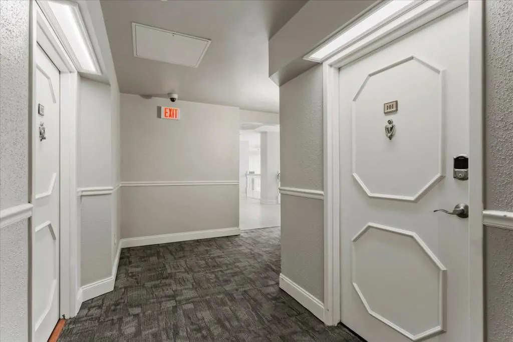 2479 Peachtree Road Unit 101, Atlanta, Georgia 30324, 2 Bedrooms Bedrooms, ,2 BathroomsBathrooms,Residential,For Sale,2479 Peachtree Road Unit 101,7509560