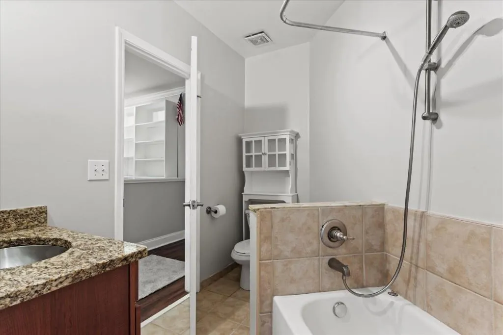 2479 Peachtree Road Unit 101, Atlanta, Georgia 30324, 2 Bedrooms Bedrooms, ,2 BathroomsBathrooms,Residential,For Sale,2479 Peachtree Road Unit 101,7509560