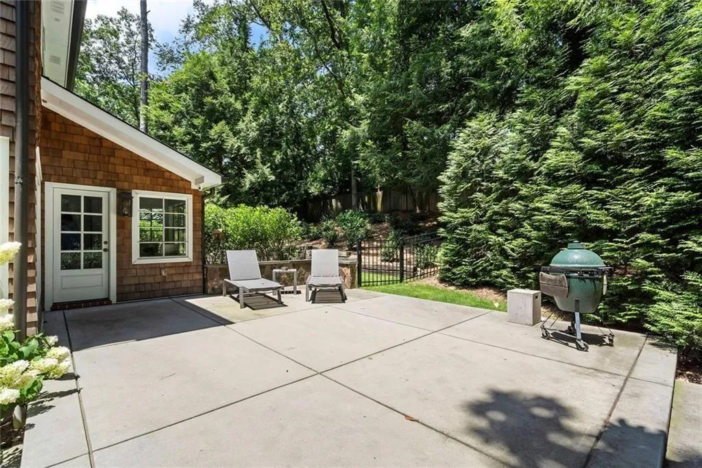 4555 Jettridge Drive Nw, Atlanta, Georgia 30327, 5 Bedrooms Bedrooms, ,5 BathroomsBathrooms,Residential,For Sale,4555 Jettridge Drive Nw,7627808